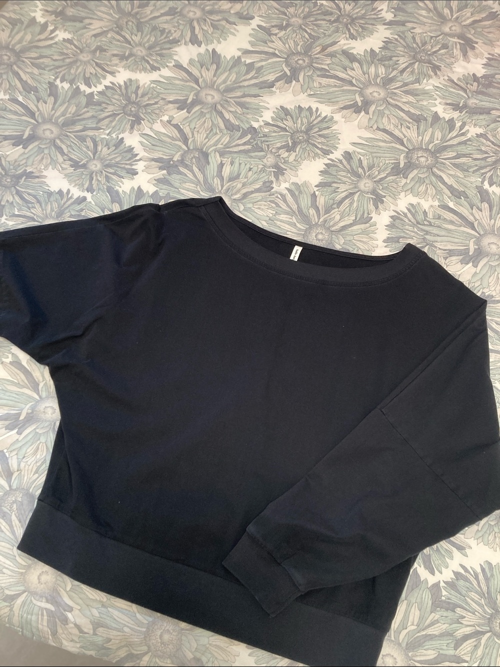 Aritzia Black Women's Pullover Sweatshirt